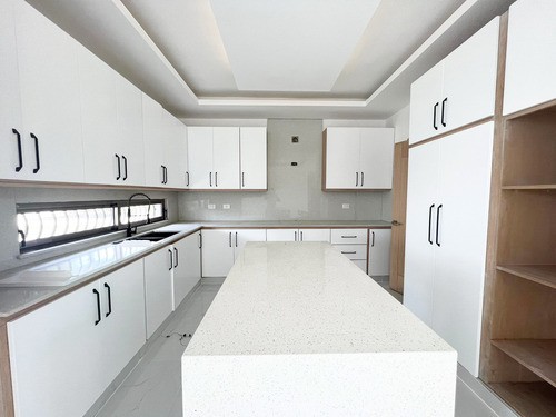 Exclusiva Casa Con Piscina En El Proyecto Cerrado Llanos Gurabo