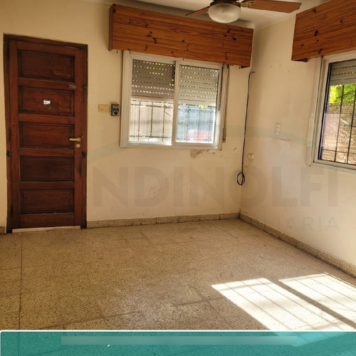 Imagen 2 de 7 de Casa A Reacondicionar En Venta - Lobos