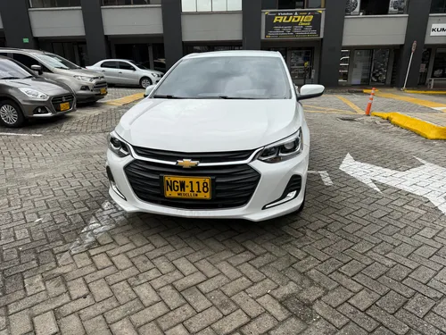 Chevrolet Onix 1.0T Premier Hatch At