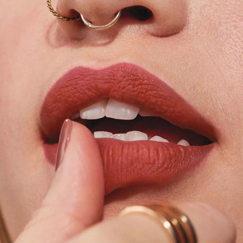Labial Preciso Force Of Fire Power Stay 10hr Duración Avon
