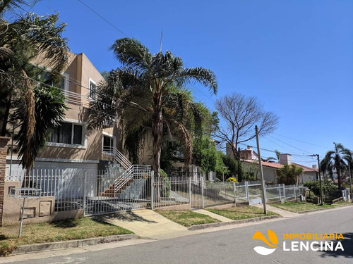 Imagen 2 de 27 de Casa En Venta - 3 Dormitorios 1 Depto - Bº La Cuesta