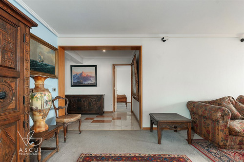 Amplio, Vista Despejada, 3 Dorm, 3 Baños, Servicios, Salita