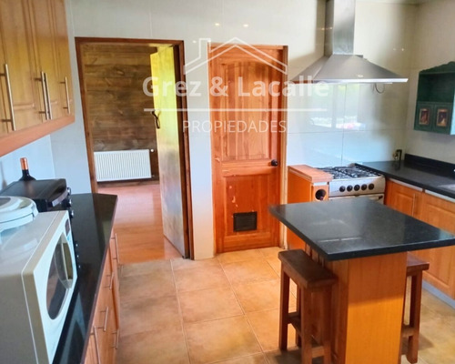 Se Vende Casa De 2 Pisos En Sector Los Niches, Curicó