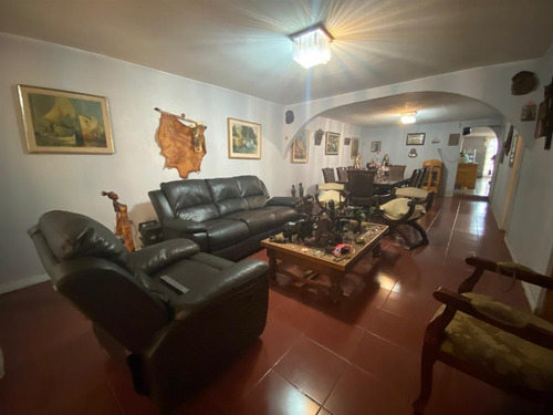 Casa En Venta De 13 Dorm. En Colina