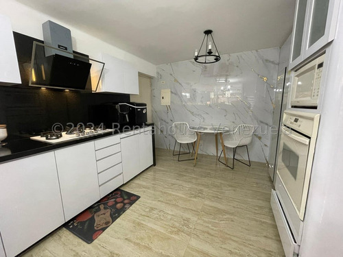 Las Esmeraldas !! En Venta Totalmente Amoblado, Equipado Y Actualizado Hace 3 Meses, 201 M2, 3 Hab., 4 Baños, 2 Pe. Impecable Conjunto Residencial, Piscina, Parrillera, Cancha Tenis, Gimnasio.