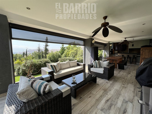 Casa En Venta De 5 Dorm. En Piedra Roja, Chicureo