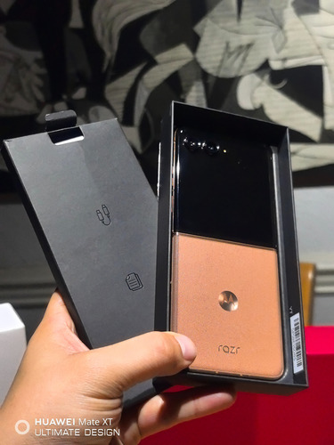Motorola Razr 50 Ultra 256gb Color Moca Mousse En Caja Chocolate (Usado)