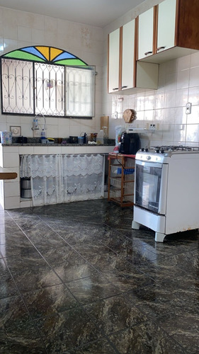 Casa Linear , 2 Quartos Amplos Com Ar Condicionado, Garagem