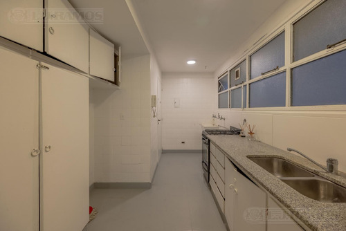 Departamento 3 Ambientes En Alquiler En La Zona De Recoleta, Al Frente, Luminoso, Con Seguridad 24hs