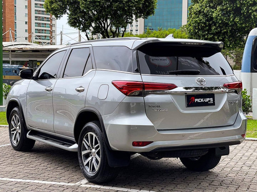 Imagem 4 de 8 de Toyota Hilux Sw4 4.0 Srx 4x4 7 Lugares V6 24v Gasolina 4p