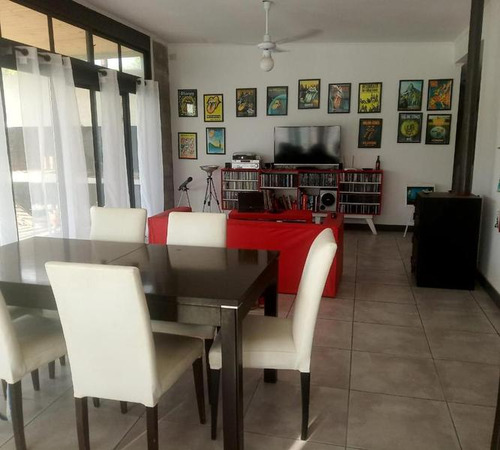 Casa 3 Dormitorios, 2 Baños, Piscina Y Amplio Parque