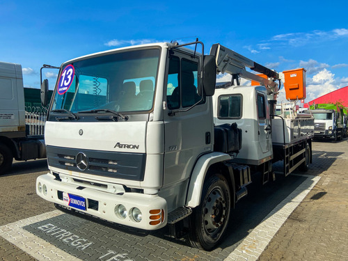 Imagem 3 de 13 de Mercedes-benz Atron 1719 2p (diesel)(e5) 2013/2013 Via Truc