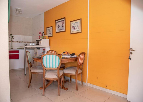 Imagen 6 de 23 de Departamento En 2 Plantas - 4 Ambientes - Impecable - Castel