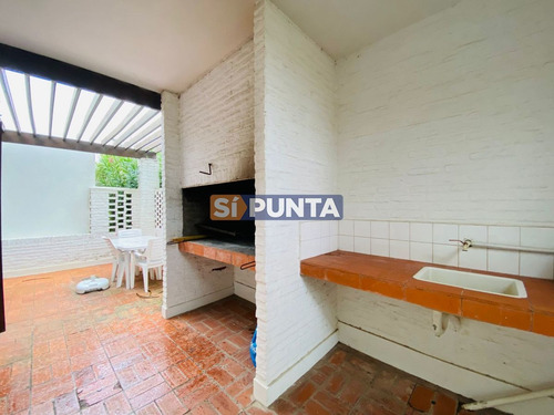 Imagen 10 de 13 de Casa En Venta A Metros De La Posta De Tres Dormitorios