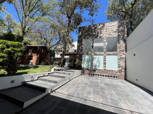 Venta  De  Casa Preciosa En Jardines Del Pedregal, Risco Recién Remodelada