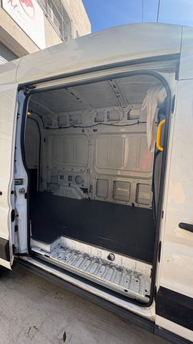 Ford Transit 2.2 Furgon Mediano 350m