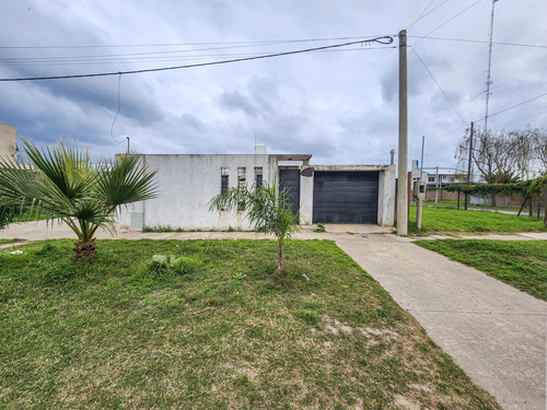 Casa De 1 Dormitorio Próxima A Club Logaritmo, Ibarlucea