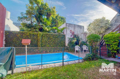 Casa 6 Ambientes, Suite, Escritorio, Cochera, Jardín Con Pileta Y Terraza.