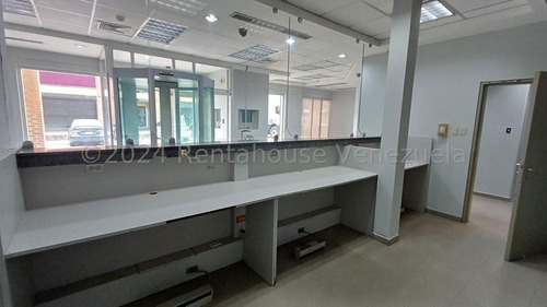 Local Venta Conserva Módulos De Trabajo,especial Para Banco Y Servicio De Encomienda, Aire Acondicionado Central, San Blas Valencia Carabobo Leida Falcon Lf24-25462
