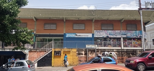 Imagen 4 de 13 de Niurka Paraguan Vende Centro Comercial Pleno Centro De Valen