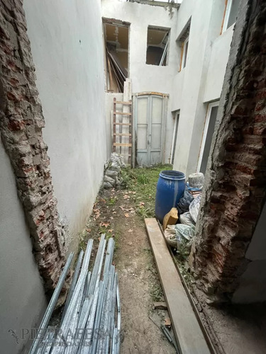 Casa A Terminar En Venta, 3 Dormitorios, 2 Baños-palermo