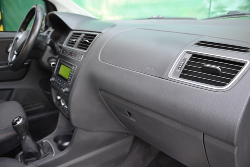 Imagen 7 de 25 de Volkswagen Crossfox 2015 Msi 16v Caja 6 Vel - 1° Dueño -