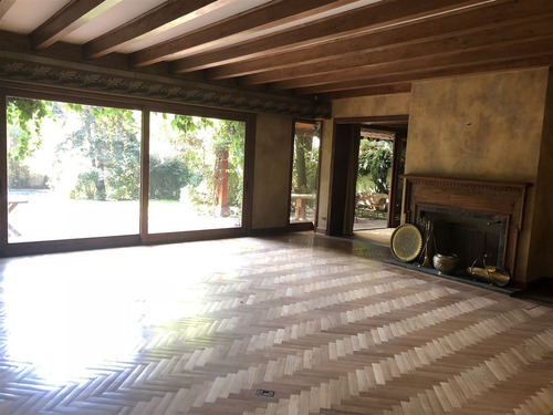 Casa En Venta De 5 Dorm. En Las Condes
