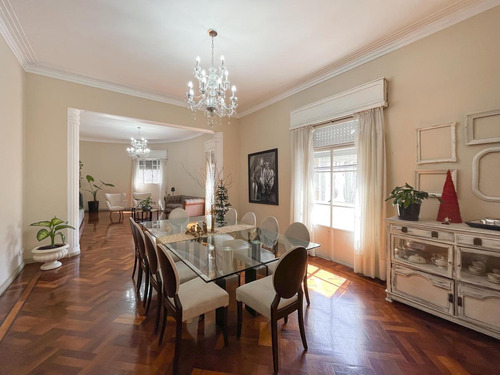 Piso Exclusivo De 5 Dormitorios Con 3 Baños Y Cochera