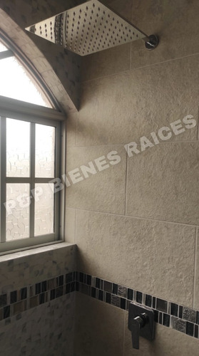 Hermosa Casa Por Estrenar Totalmente Independiente Y Para Entrega Inmediata, En El Valle De Los Chillos, A 5 Min. Del Colibrí, En La Urb. Banco De Fomento, Gestionamos Tu Crédito. Acabados De Lujo.