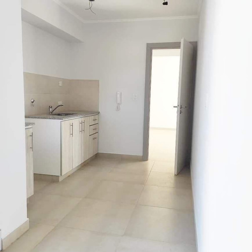 Imagen 3 de 10 de Departamento En Venta En Tandil- Oportunidad