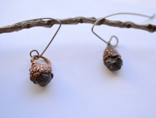 Imagen 3 de 4 de Aros Piedra Preciosa Granate, Cobre Y Acero Quirurgico