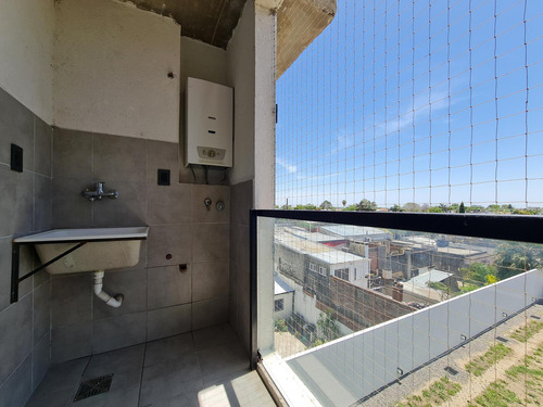 Gran Semipiso Amplio, 2 Balcones, 2 Baños 2 Dorm Con Placard