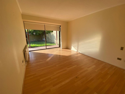 Casa En Venta De 4 Dorm./3 Baños/pieza Y Baño De Servicio