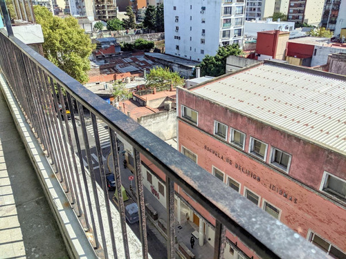 Imagen 5 de 14 de Vta. 2 Amb. Frente. Balcón Terraza. Vista Abierta. Kitchenette Y Baño Con Ducha. Oportunidad!