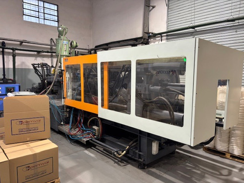 Maquina Inyectora Plasticos 330 Ton Con Servomotor (Usado)