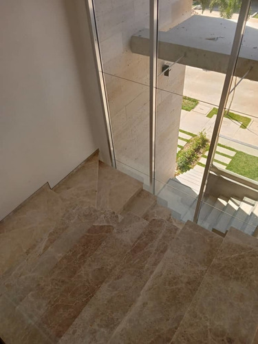 Imagen 11 de 19 de Moderno Townhouse En Cumbres De Guataparo