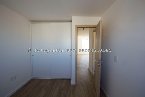 Venta De Penthouse De Dos Dormitorios En Montevideo, Cordón Con Gran Terraza Y Parrillero. Con Cochera Doble.
