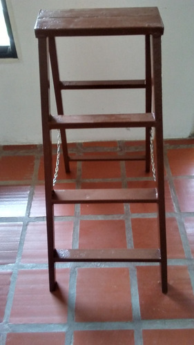 Escalera Tipo Tijera 3 Peldaños 1.10 De Alto X 37 Cmt. Ancho