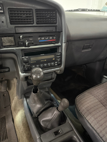 Vendo Hilux Sr5 2.8full Modelo 2000