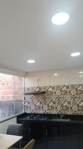 Ela Tem: Garagem Salão E Área Comum Bem Grande. 1 Kitnete