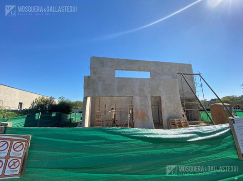 Imagen 2 de 15 de Mosquera Y Gallastegui - Venta Casa En Santa Guadalupe, Pilar Del Este