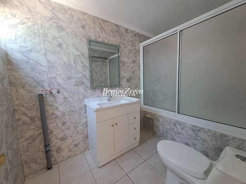 Casa En Venta De 6 Dorm. En La Reina