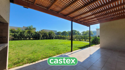 Casa En Venta En El Barrio Vistas De Puertos, Escobar