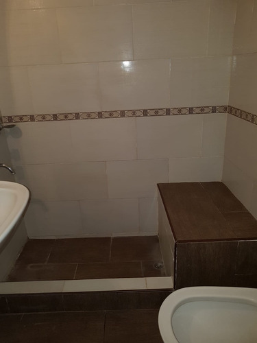 Imagen 8 de 10 de Alquilo Chalet 4 Ambientes Zona Chauvin