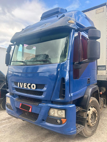 Iveco Cursor 330, 4x2, Teto Alto Ano 2011