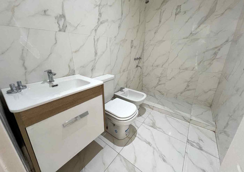 Casa 3 Amb Reciclada Con Terraza Y Quincho-permuta