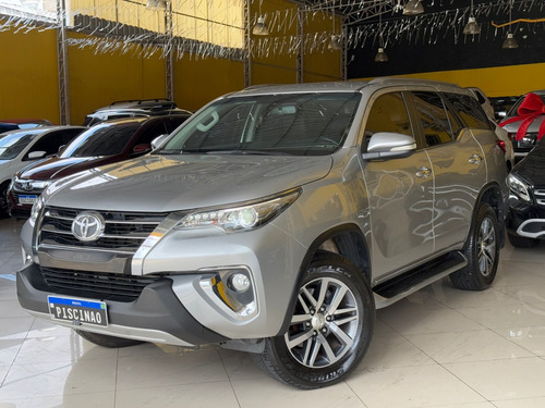 Toyota Hilux SW4 2.8 SRX 4X4 7 LUGARES 16V TURBO INTERCOOLER DIESEL 4P AUTOMÁTICO