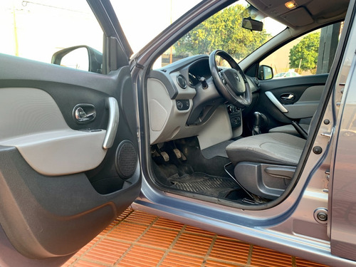 Imagen 7 de 11 de Renault Logan Privilege 1.6n 2016