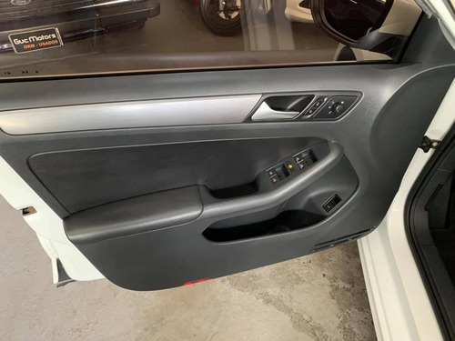 Imagen 10 de 13 de Volkswagen Vento 2.0 Tsi Sportline Caja Dsg 2014