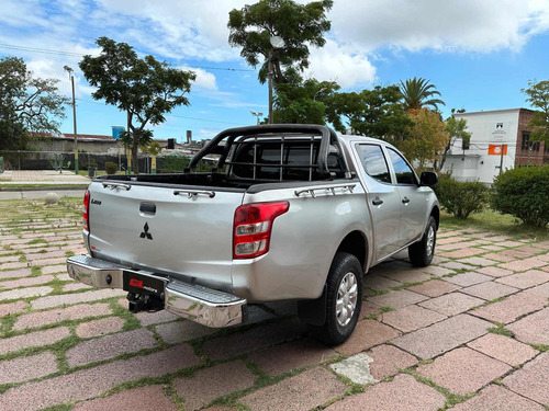 Imagen 5 de 17 de Mitsubishi L200 2.4 Cab Dob 4x4 2abag Abs Espejos Pr.caja